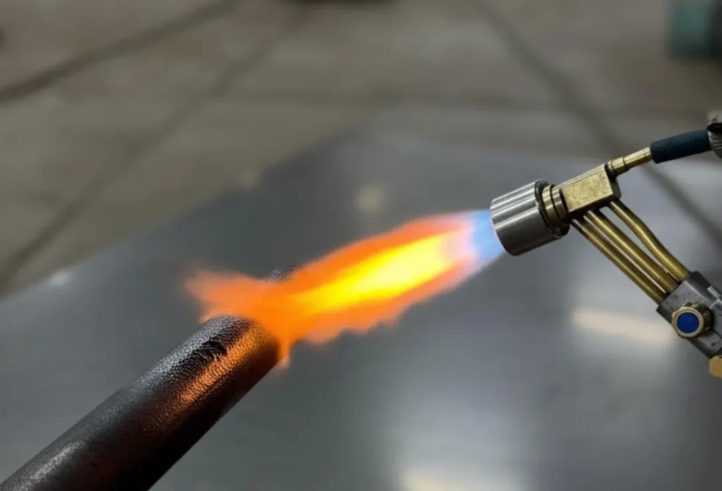 Защита бетона газопламенным порошковым покрытием: современный подход с использованием оборудования Anticor Poly Пламя и полиэтилен: газопламенное напыление термопластичных покрытий и его роль в защите конструкций